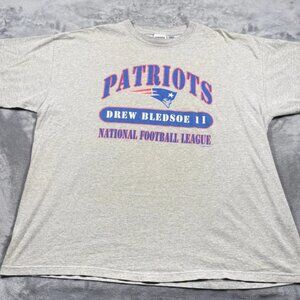 Vintage 90s New England Pro Football Graphic T-shirt